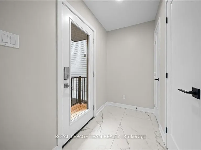 304 Lanark Ave #D — Photo 3