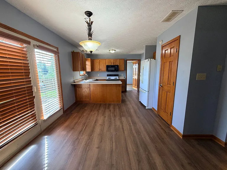 705 Hummingbird Ln — Photo 8
