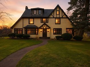 27 Lexington Ave, Holyoke, MA 01040