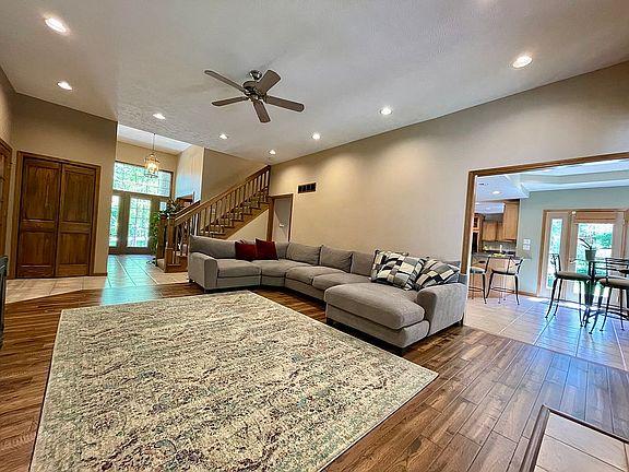 4th image of 922 Beechwood Dr