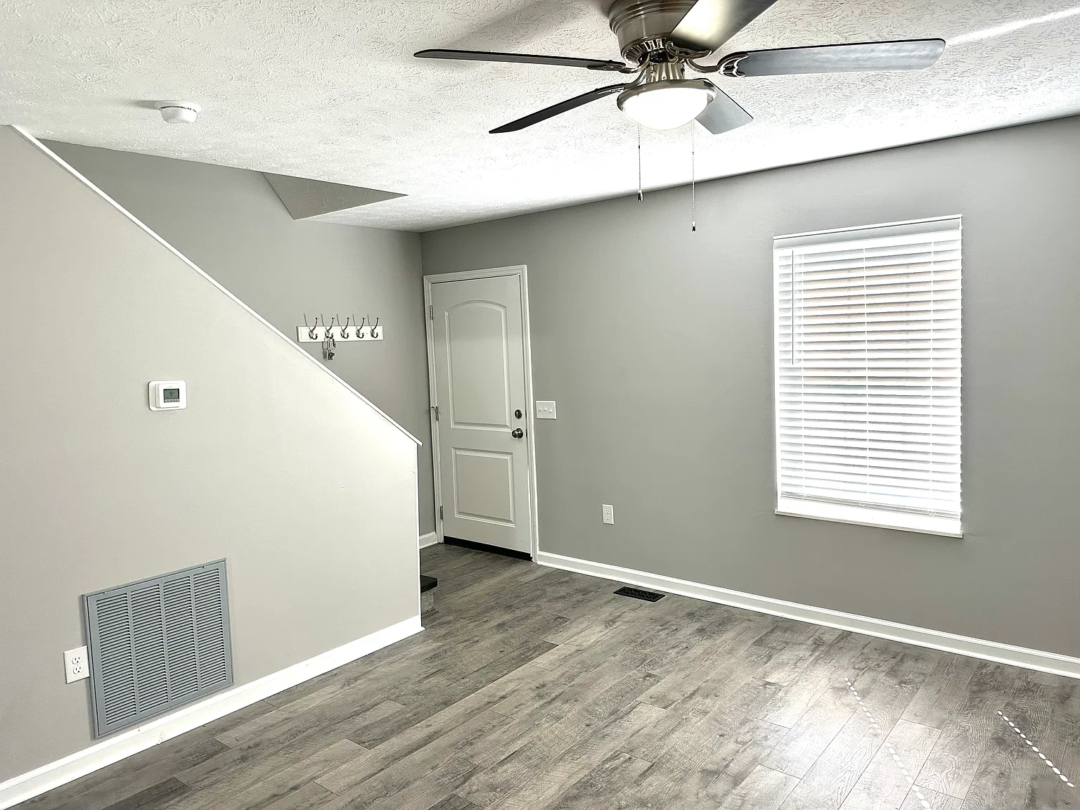 2 bed, 1.5 bath, 1000 sqft, $1,500 — Photo 2