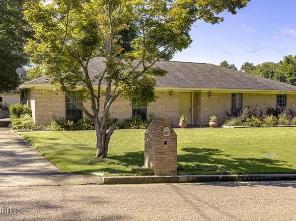 516 Elmwood St, Vicksburg, MS 39180