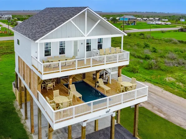 1395 Keith Ave, Gilchrist, TX 77617