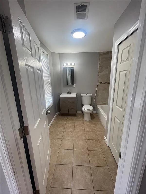 3 bed, 1131 sqft, $2,299 — Photo 4