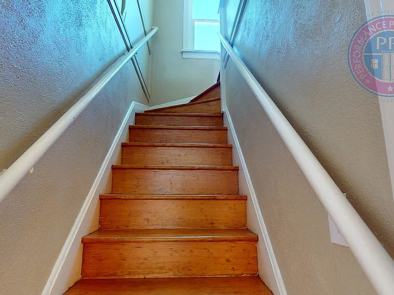 2605 NE 9th Ave — Photo 19