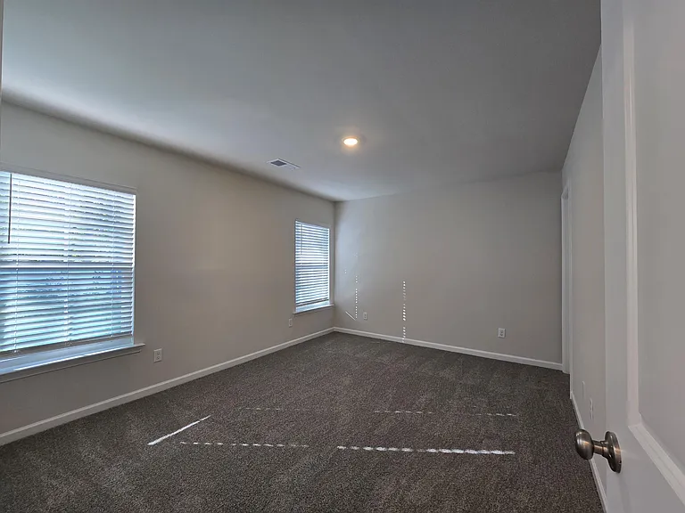 1128 Russell Ave — Photo 7