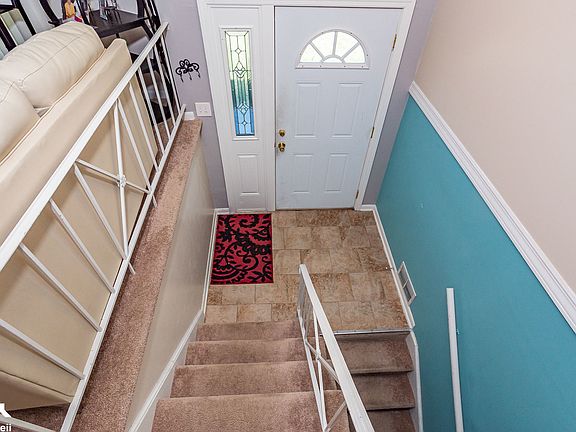 5th image of 107 N Pine Ln