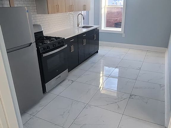 2nd image of 190A N Park St #4