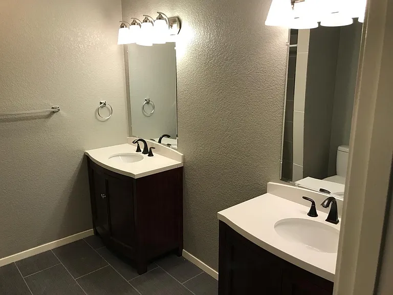1025 Almond Dr — Photo 8