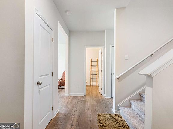 3rd image of 171 Sweet Briar Way