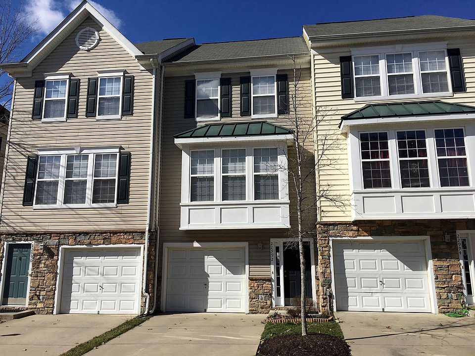 1st image of 22992 Fontwell Sq