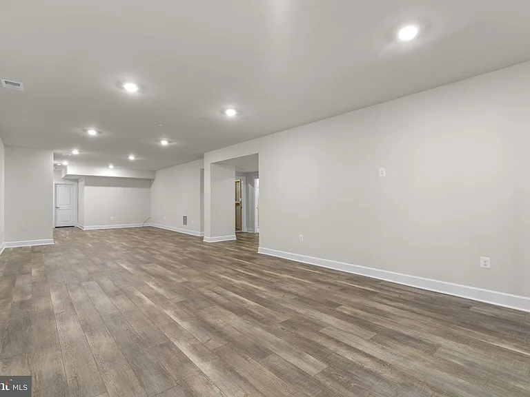 10513 Rossini Ln — Photo 36