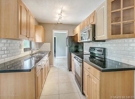 4th image of 6606 Boulevard Of Champions