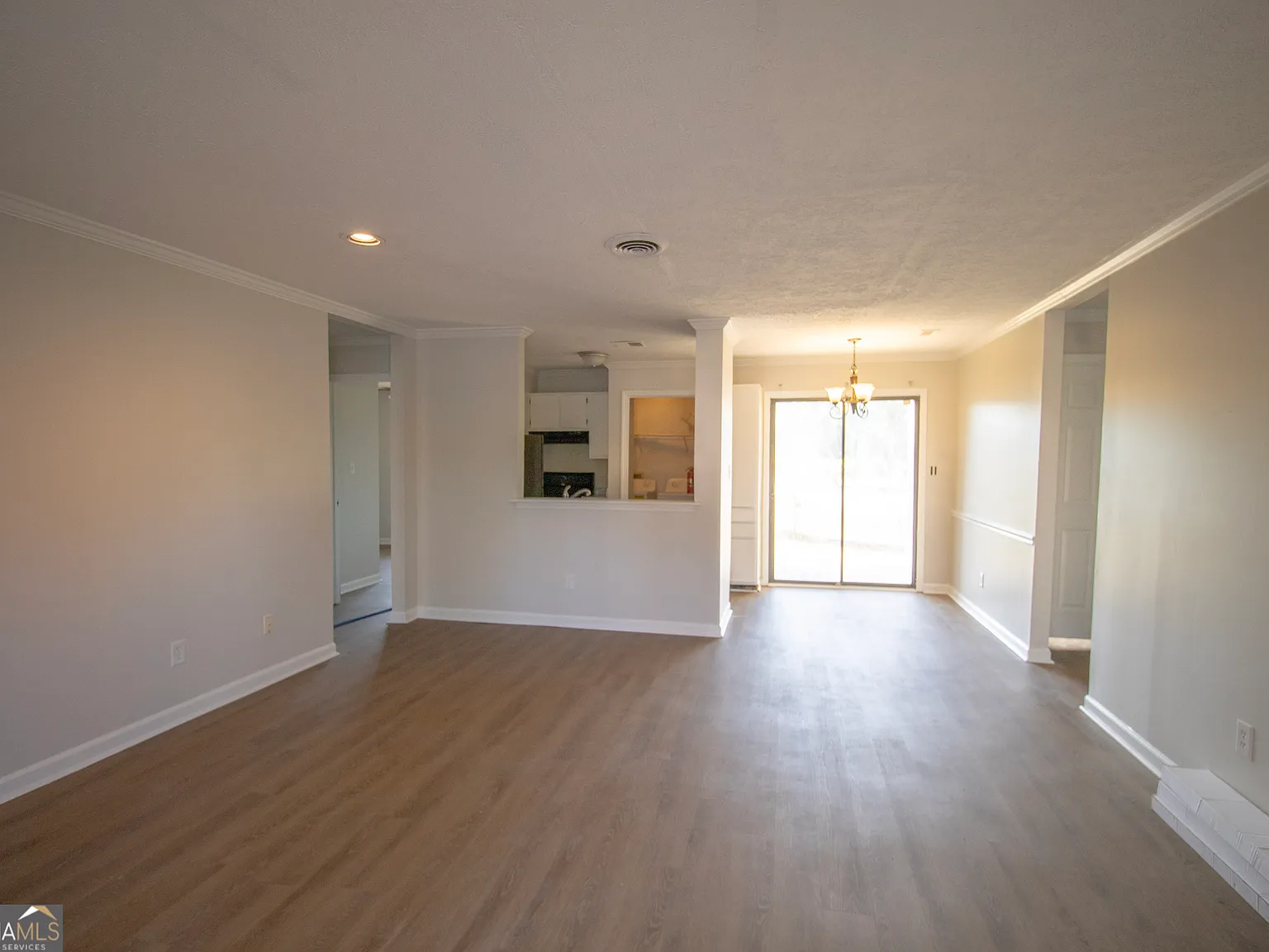 4 bed, 2.0 bath, 1300 sqft, $1,285 — Photo 3