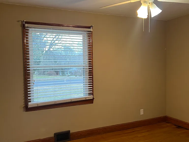 602 Sunrise Ln — Photo 1