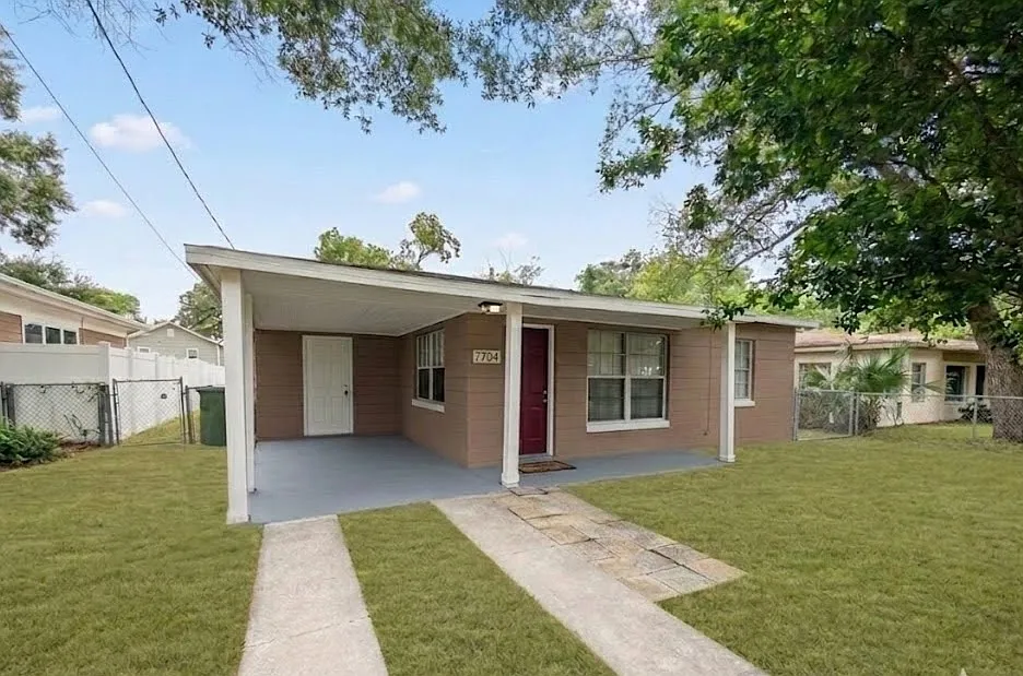 3 bed, 1344 sqft, $1,975 — Photo 2