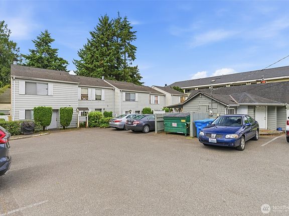 2nd image of 1527 -1529 NE 150th Street
