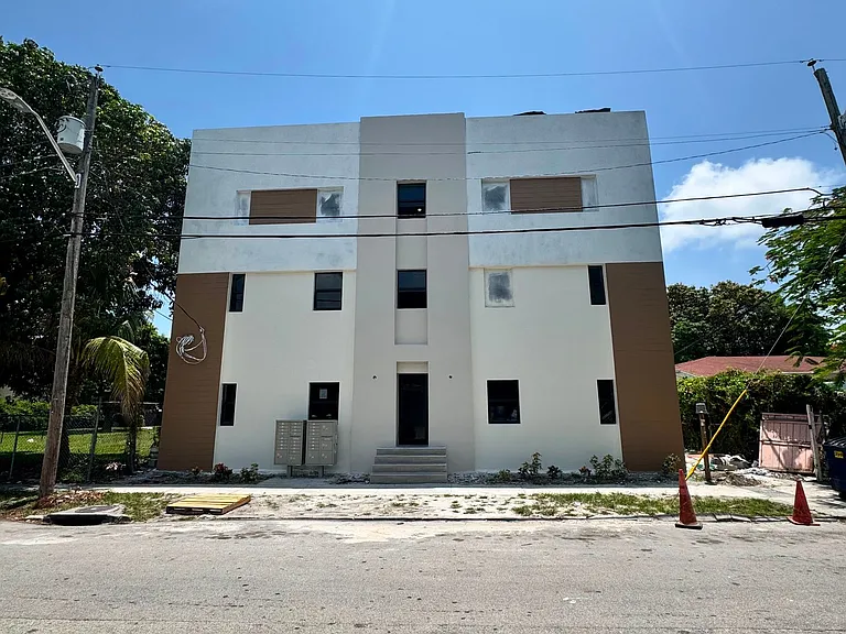 1003 Newly renovated 1/1 in Little Havana, near Brickell & Downtown! — Photo 8