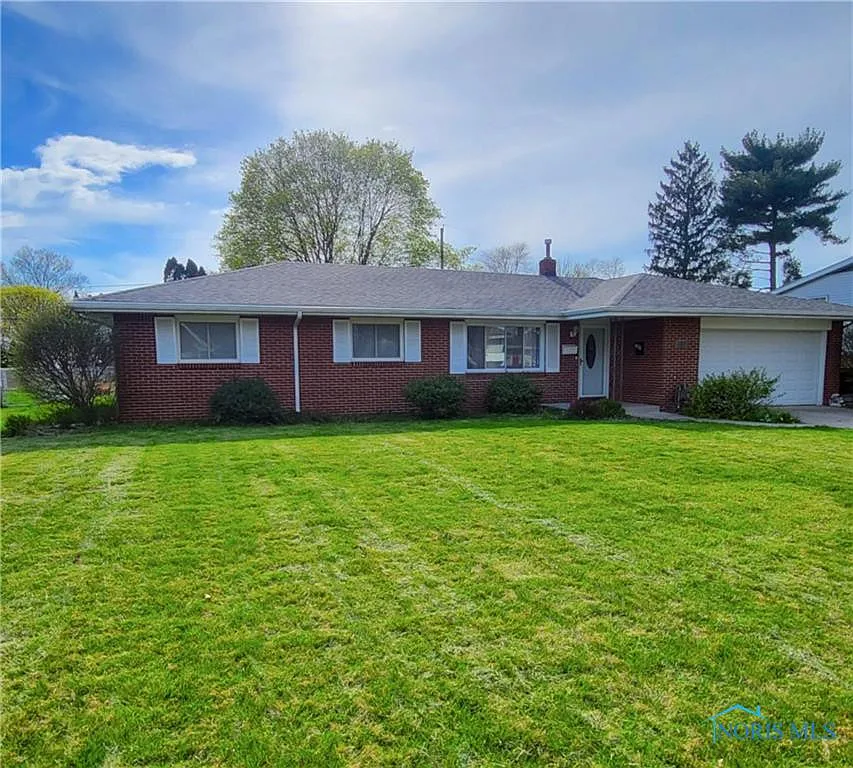 2230 Midlawn Dr photo 1