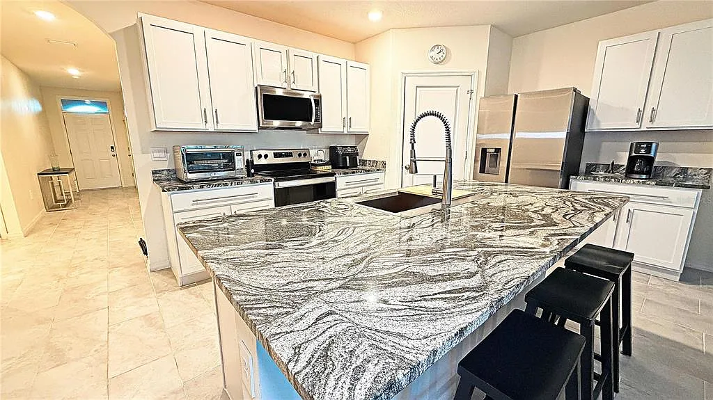 4 bed, 2.0 bath, 1846 sqft, $3,100 — Photo 4