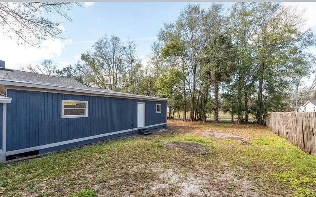5 bed, 2075 sqft, $2,750 — Photo 2