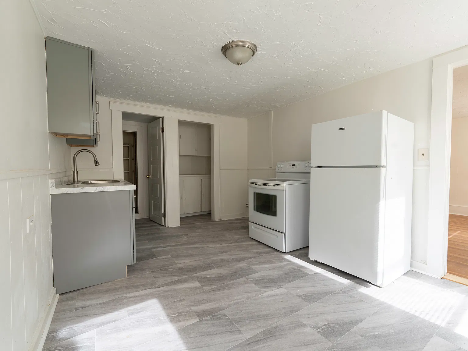 1 bed, 700 sqft, $1,500 — Photo 3