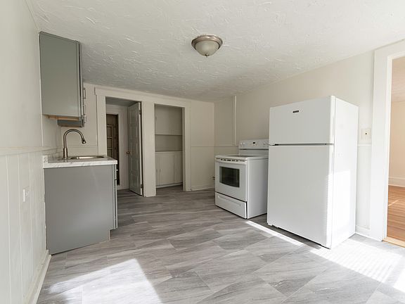 3rd image of 30 Chestnut St APT 1