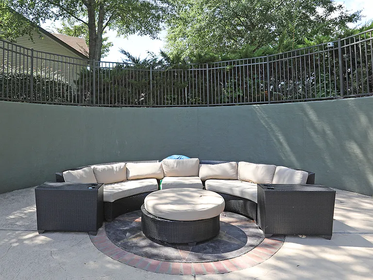 Relaxing Area at Woods of Post House Apartments in Jackson, TN
