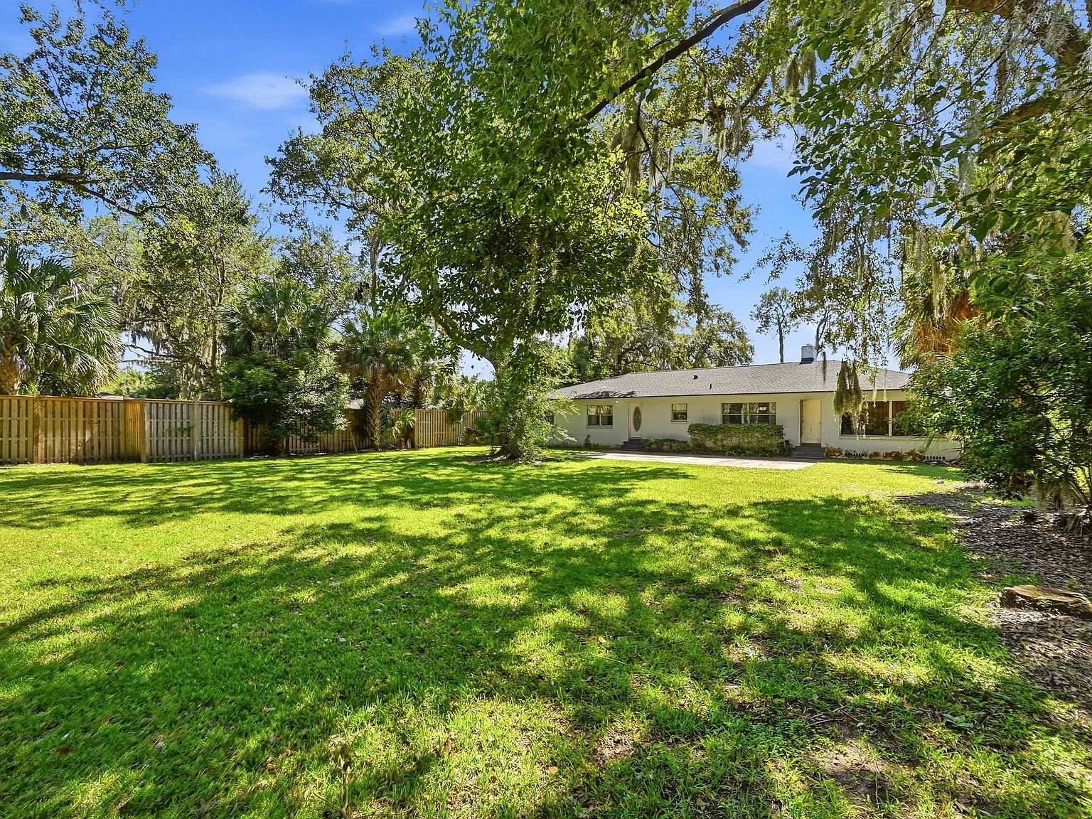 3 bed, 2.5 bath, 2052 sqft, $3,200 — Photo 4