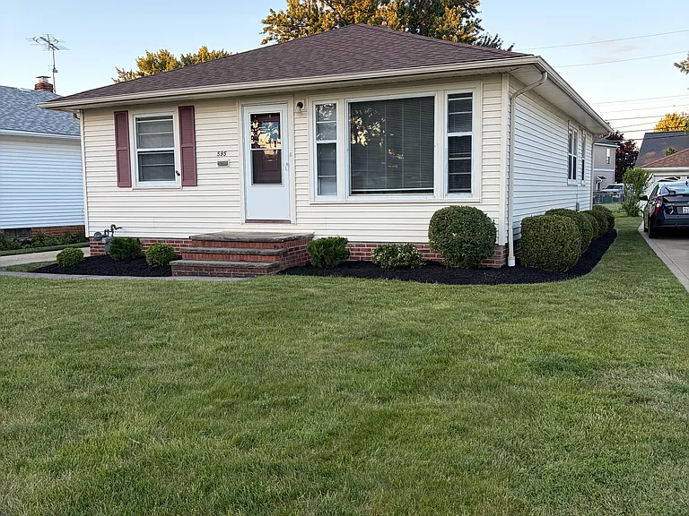 595 Dickerson Rd — Photo 1