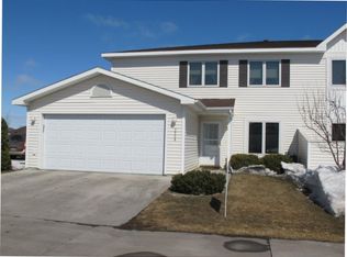 3958 Meadow Brook Ct, Grand Forks, ND 58201