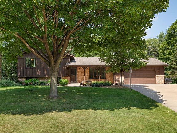 3rd image of 3255 Shadyview Ln N