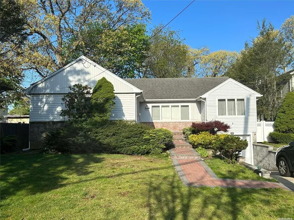 690 Euclid Avenue, West Hempstead, NY 11552