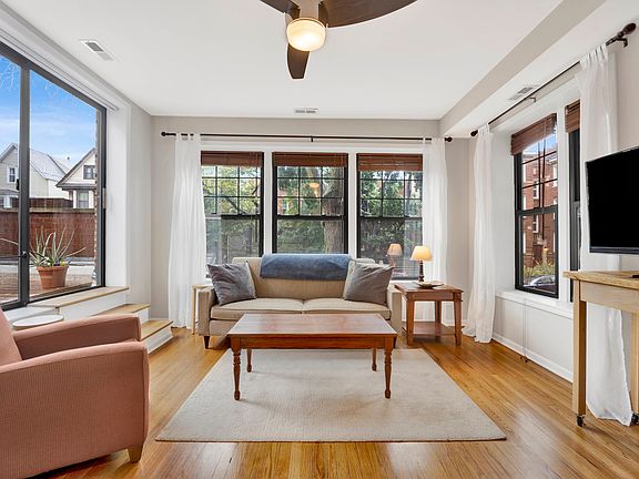 4th image of 2446 W Leland Ave #1