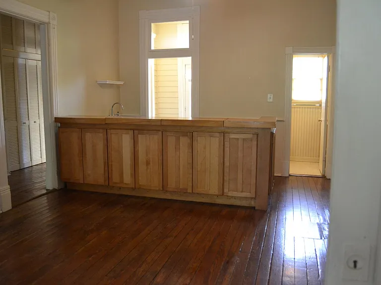 411 E Huntingdon St — Photo 11