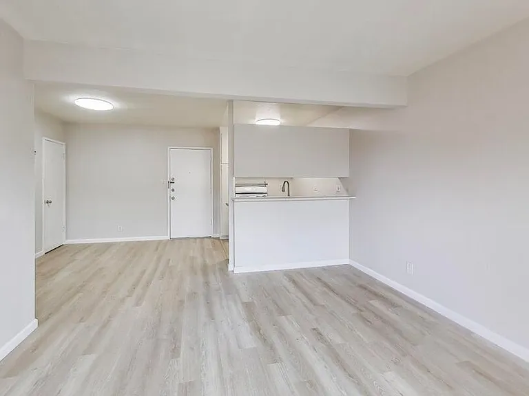 450 Alcatraz Ave #12 — Photo 6