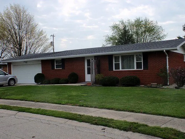 2910 Chrysler Dr photo 1