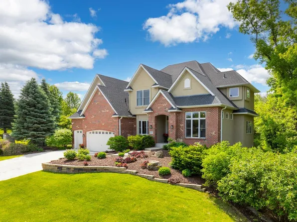 18067 Dane Dr, Eden Prairie, MN 55347