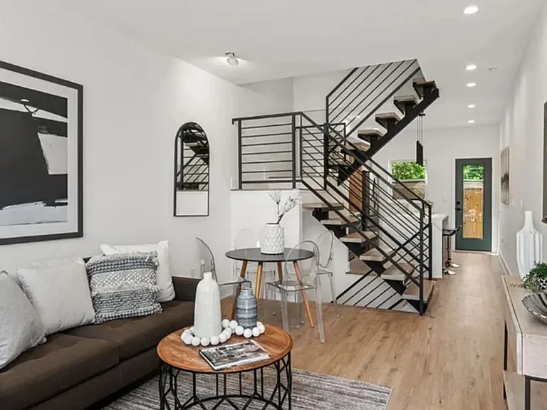 1518 N Darien St — Photo 2