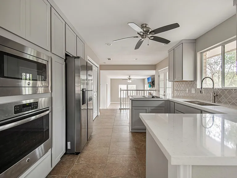 610 Butterfly Rdg — Photo 17