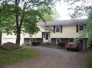 40 Colonial Rd, Sutton, MA 01590
