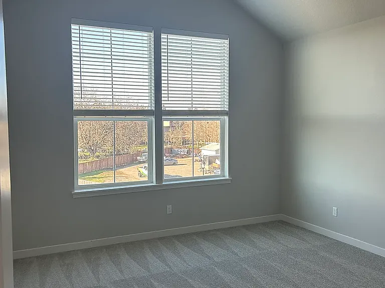 5045 SE Davis Rd — Photo 3