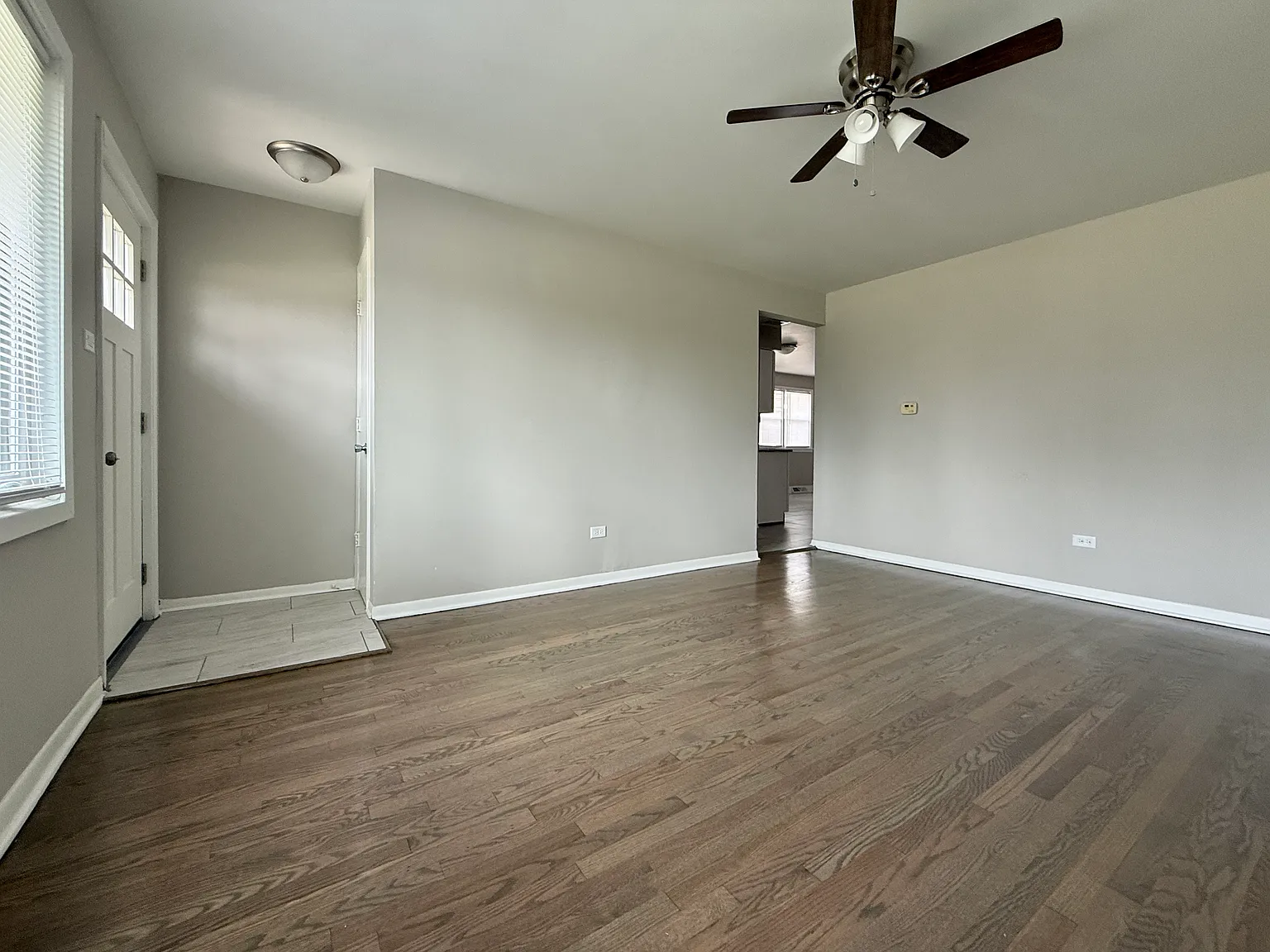 3 bed, 911 sqft, $2,500 — Photo 4
