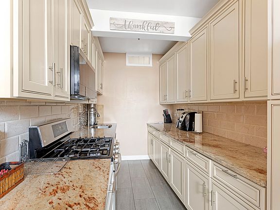 4th image of 40 Clarkson Ave APT 6M