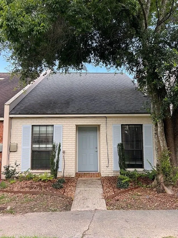 3 bed, 1376 sqft, $1,600 — Photo 1
