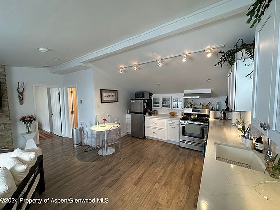 5th image of 302 Waterview Dr