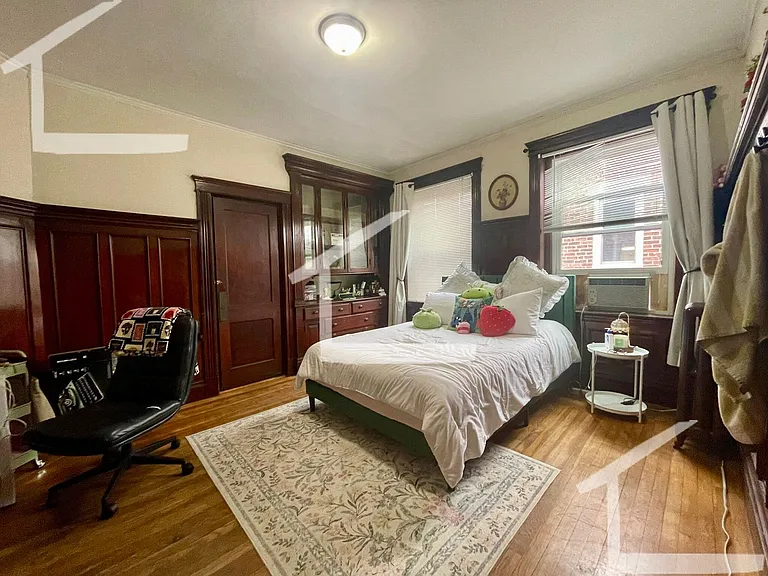 13 Euston St #3 — Photo 9