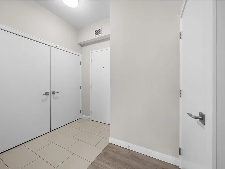 2110 Centre St N — Photo 20