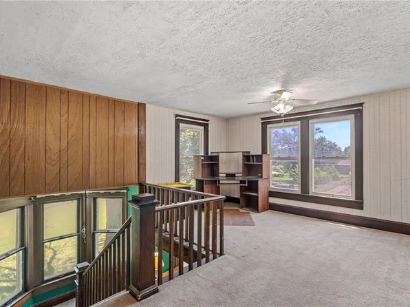 602 W Walnut St, Grain Valley, MO 64029