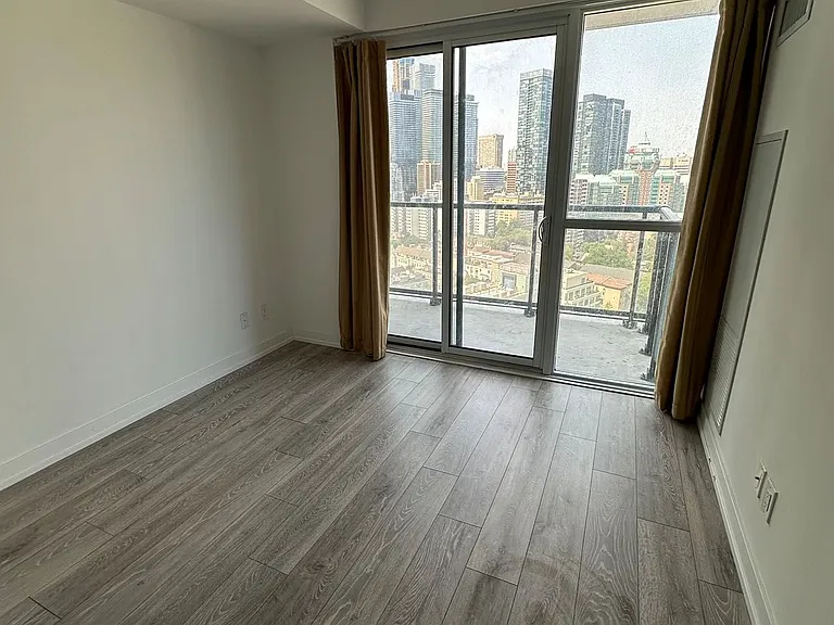 159 Wellesley St E #2010 — Photo 10